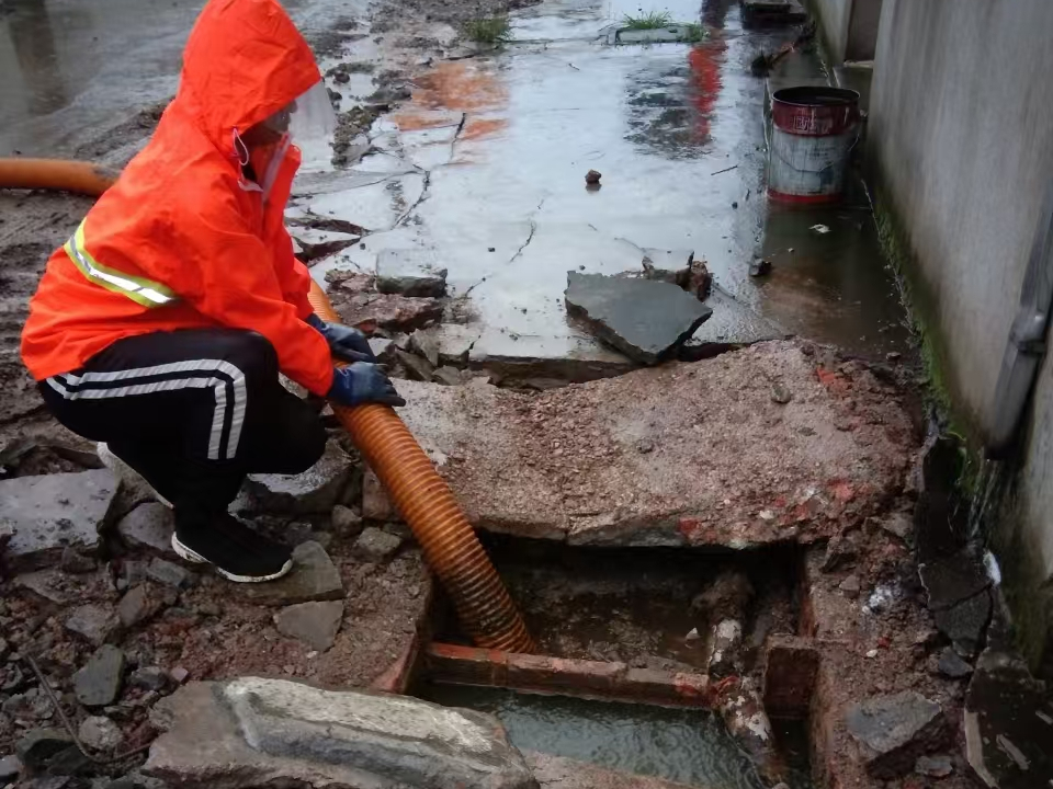 天祝专业清理污水池 炜誉市政以规范流程守护城市 “肠道”